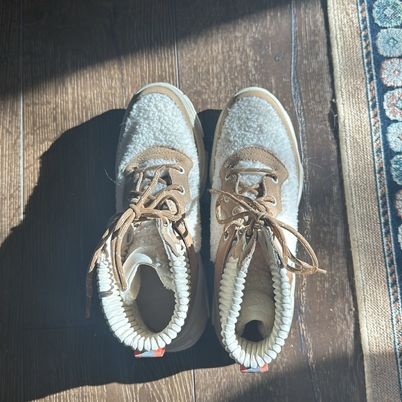 Sorel Brex Waterproof leather & Faux Shearling Boot - Picture 4 of 5